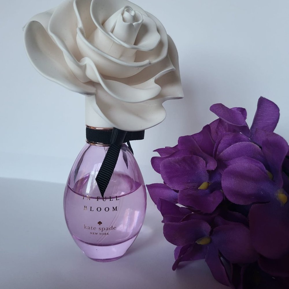 In Full Bloom by Kate Spade Eau De Parfum in 3ml. It's a sample size. Decant.